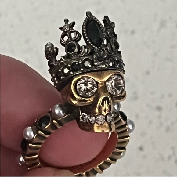 Alexander McQueen Queen Ring - Picture 2 of 15
